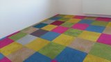 Kolorowy pokój dla dziecka kolorowa wykładzina w plytkach
