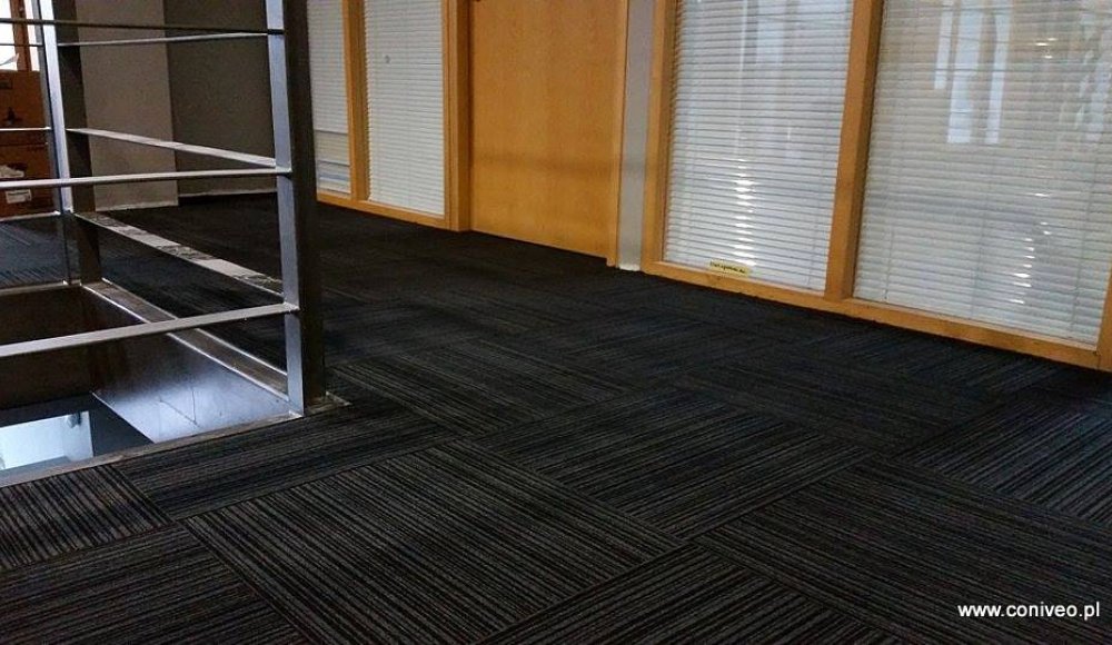 Biuro przy ul. Łuckiej w Warszawie płytki dywanowe mobilo stripe