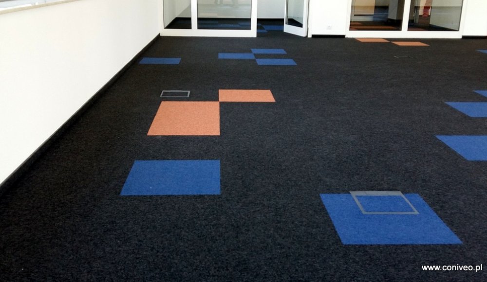 Biuro na Ursusie Realizacja workstep plytki dywanowe