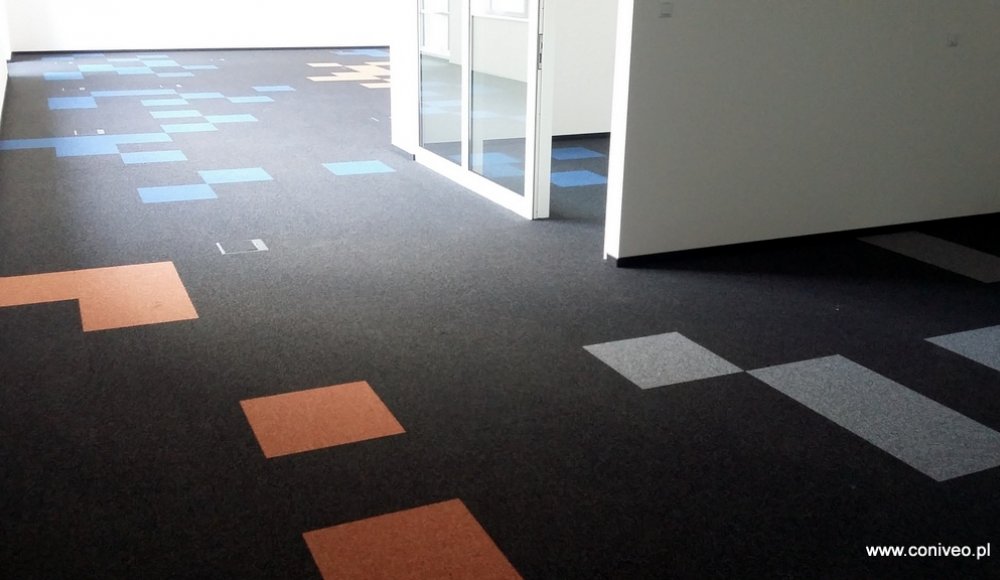 Biuro na Ursusie Realizacja workstep plytki dywanowe